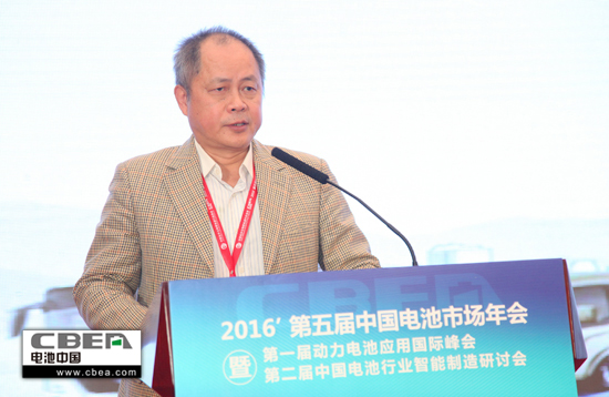 圖為杭州長(zhǎng)江汽車(chē)有限公司副總裁姜安寧發(fā)表演講.jpg