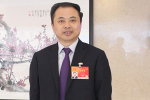 全國人大代表、天能集團(tuán)張?zhí)烊危航ㄗh優(yōu)化鉛蓄電池產(chǎn)業(yè)財(cái)稅政策